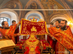 В честь иконы «Живоносный Источник» Глава митрополии совершил Литургию и водоосвящение