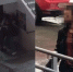 Под Новосибирском курьер избил 15-летнюю девочку с мамой в подъезде - Газета Номер один