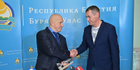Полпред в ДФО вручил «Звезду Дальнего Востока» жителю Бурятии - ИА Байкал-Daily