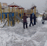 Детскую площадку в Улан-Удэ очистили от снега добровольцы из Иволги - ИА Байкал-Daily