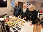 Подготовка к открытию в Музее истории города Улан-Удэ выставки «Открытка из детства. Творчество Елизаветы Бём»