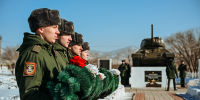 Глава Бурятии поздравил танкистов Бурятского гарнизона с Днем защитника Отечества - Администрация Республики Бурятия