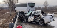 В Приангарье иномарка превратилась в «гармошку» после лобового ДТП с автобусом - ИА Байкал-Daily