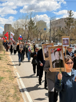 Француз прошел с портретами предков-фронтовиков в «Бессмертном полку» в Улан-Баторе