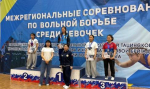 Соревнования по вольной борьбе среди девушек прошли в Бурятии