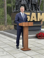 В Северобайкальске открыли памятник строителям БАМа