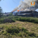 В Бурятии эвакуировали шесть человек из полыхающего дома